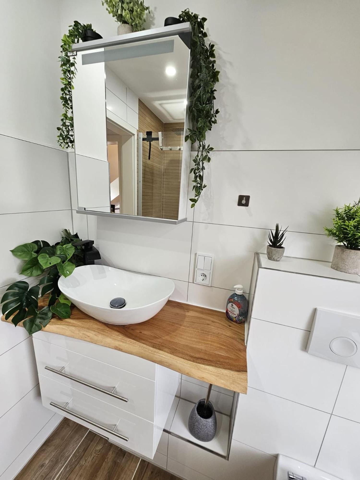 Tautraum Suite Mit Whirlpool Und Gruenem Ausblick Wilhelmshaven Exterior foto